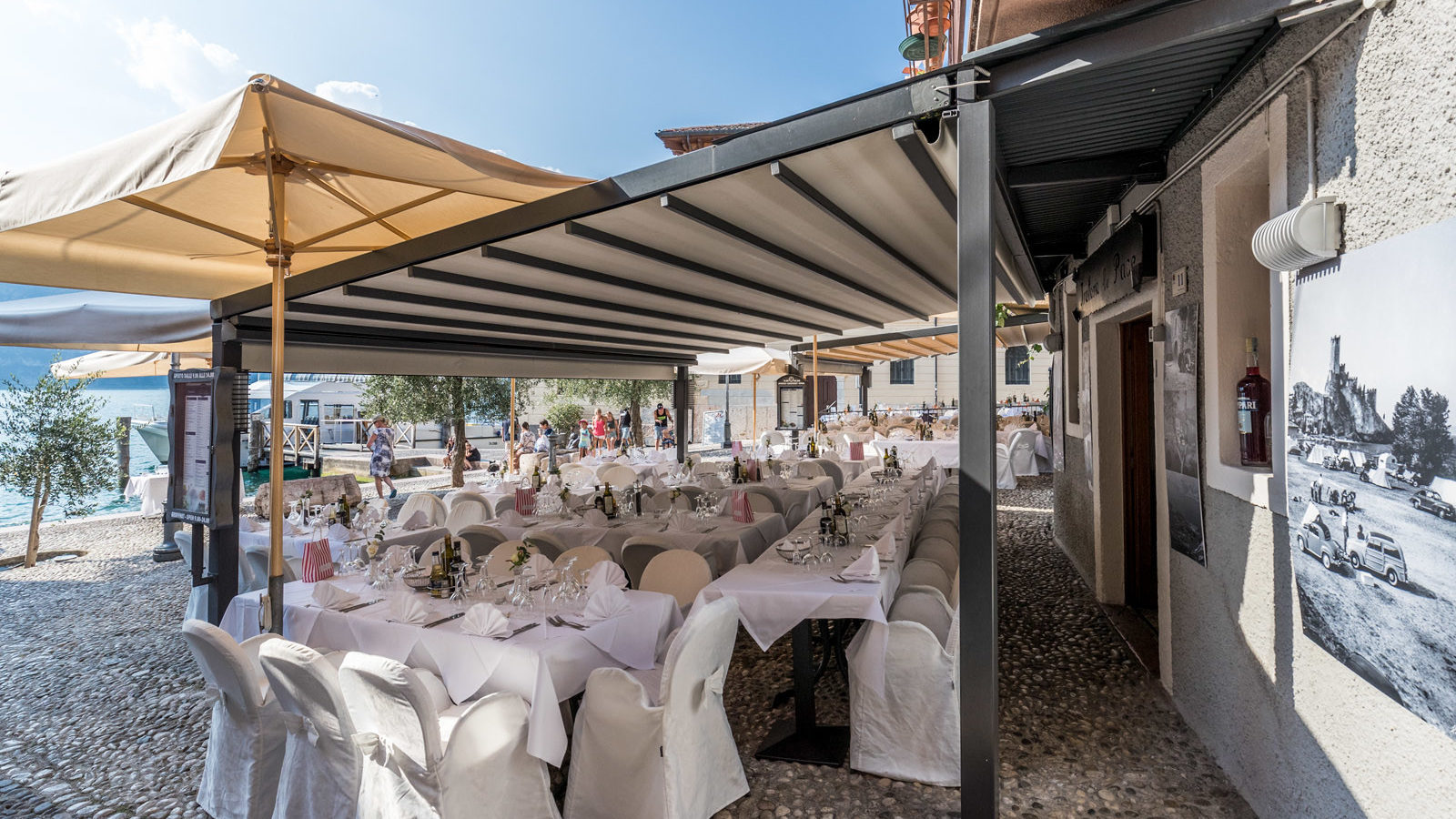 ristorante a Malcesine in centro storico con tavoli all'esterno vista lago per il matrimonio